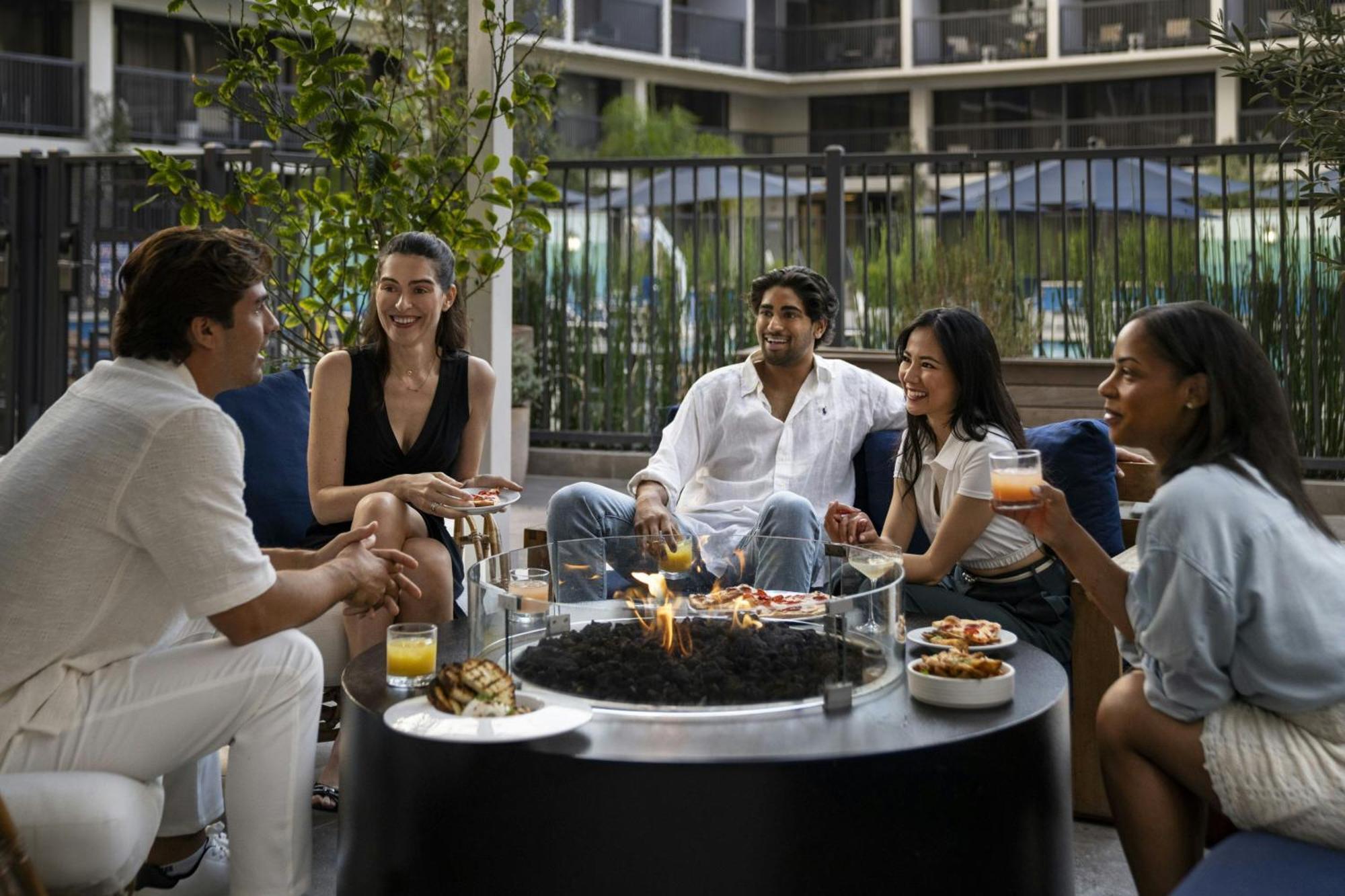 Sheraton Universal Hotel 4*